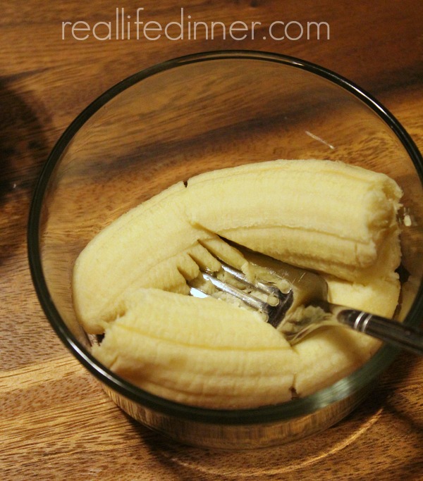 Overnight-oatmeal-with-banana-and-chia-seeds-reallifedinner.com