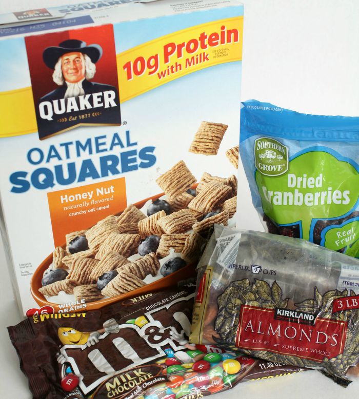 Healthy-Trail-Mix-With-Oatmeal-Squares-Cereal