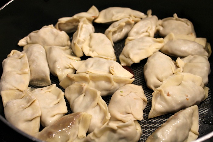 How-to-cook-pot-stickers-steamed