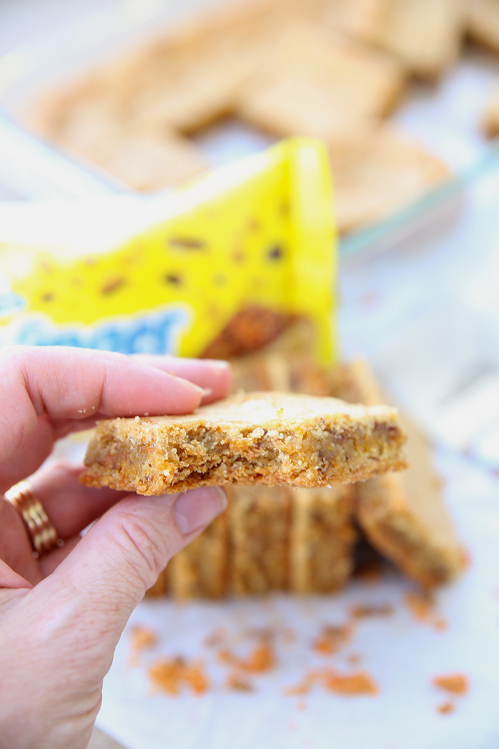 Butterfinger Blondies, delicious cookie bars with pieces of butterfinger candy bars baked in